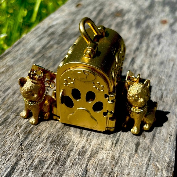 Kitty dangle earrings with carrying case. Handmade original design, new. - Picture 3 of 3